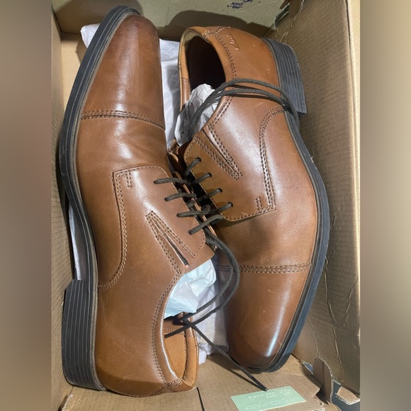 Clarks Men’s Tilden Cap Oxford Shoes - Picture 7 of 8